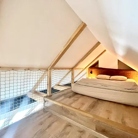 Bella Mikulov